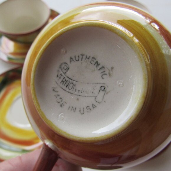 Set of 4 MCM Vernonware Cups and Saucers - Picture 4 of 5